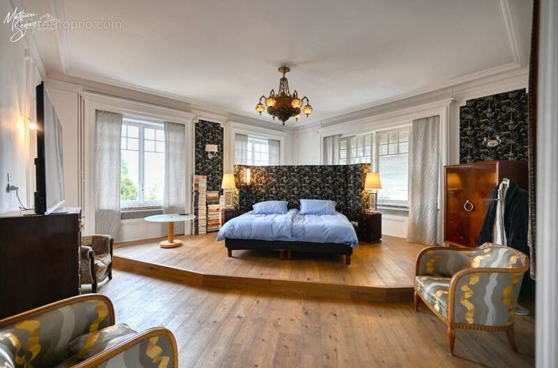 Maison à CHAZELLES-SUR-LYON