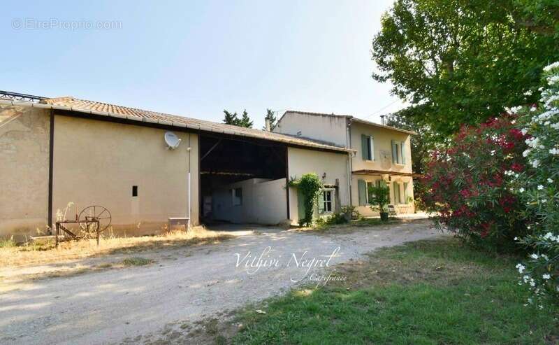 Propriété à vendre 8 pièces et annexe  MOURIES (13) - photo 19