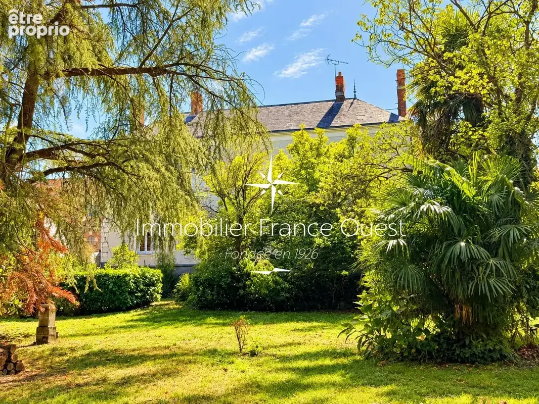 Élégante maison bourgeoise avec jardin au cœur de Candé (49) - photo 12