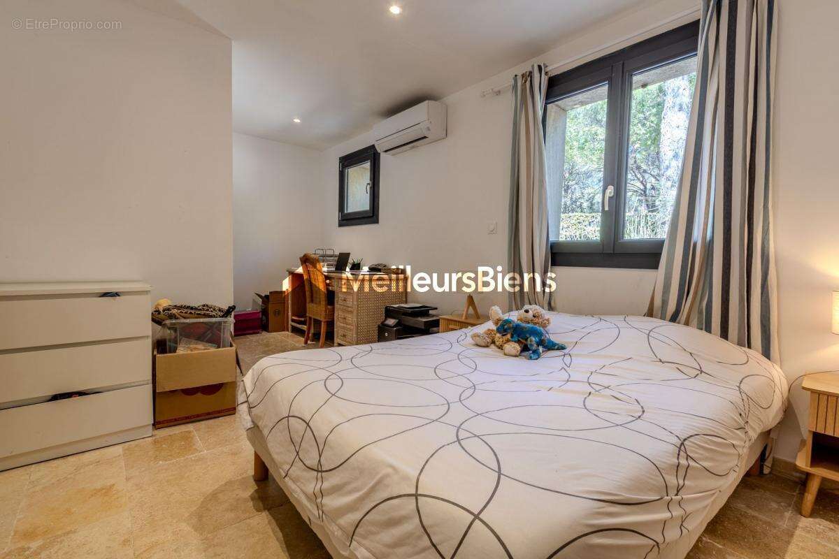 Maison à ROQUEBRUNE-SUR-ARGENS