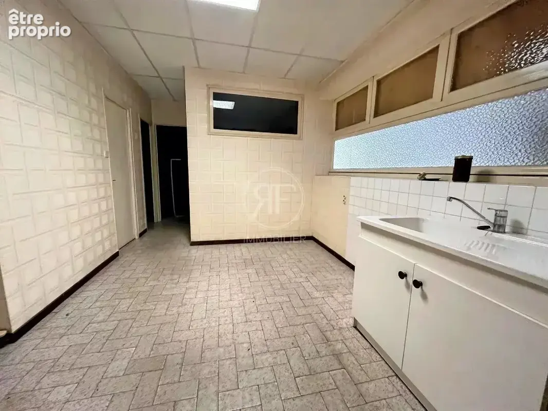 Maison / Appartement / Local / Garages et Caves - photo 12