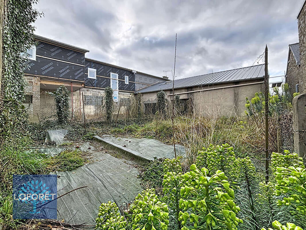 Maison à LOUVIGNE-DU-DESERT