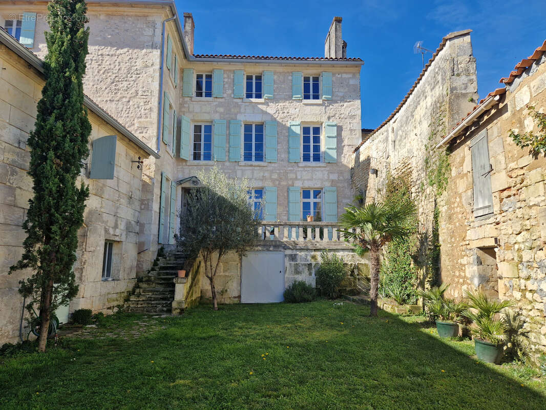 Maison à CHATEAUNEUF-SUR-CHARENTE