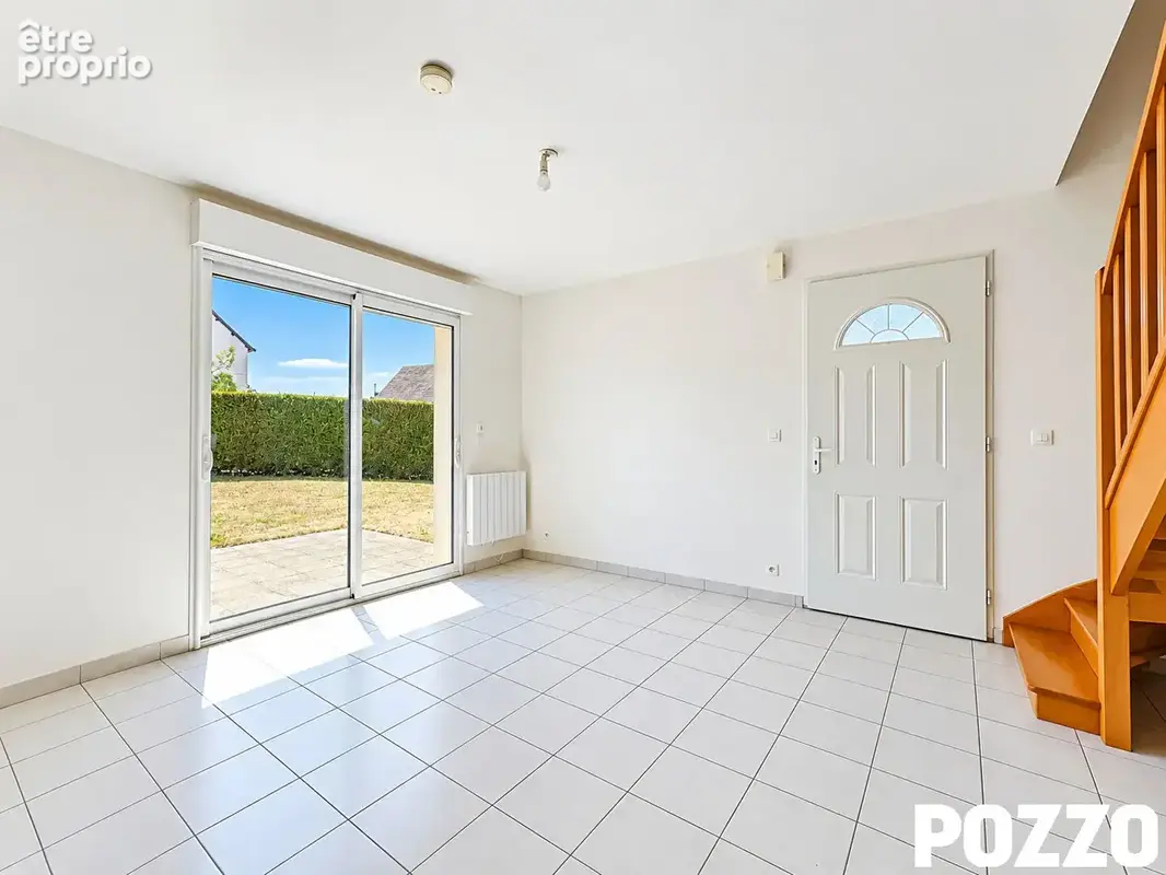À VENDRE - Maison dans le bourg de Bréhal avec vie de plain-pied ! - photo 5