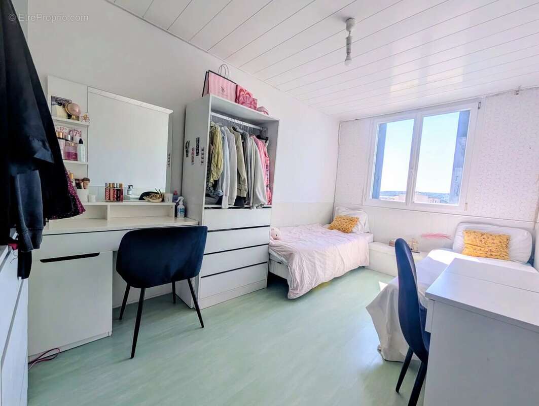 Appartement à LES CLAYES-SOUS-BOIS