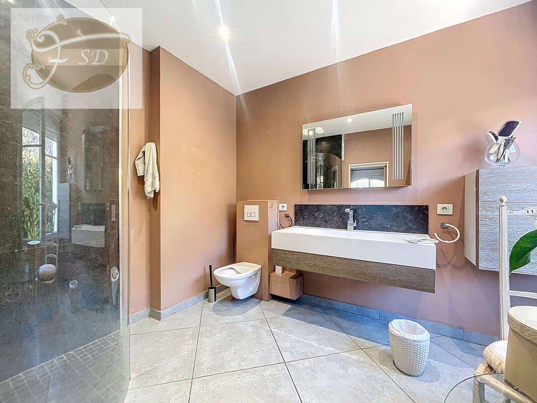 VILLA 7P+C 248m2 - photo 11