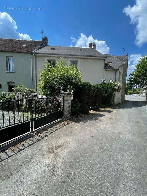 Maison à SAINT-SULPICE-LE-DUNOIS