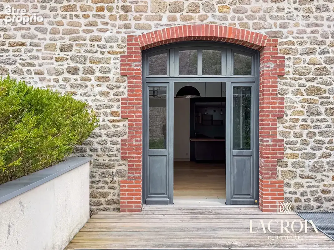 A vendre - loft 6 pièces - dinan centre - photo 2