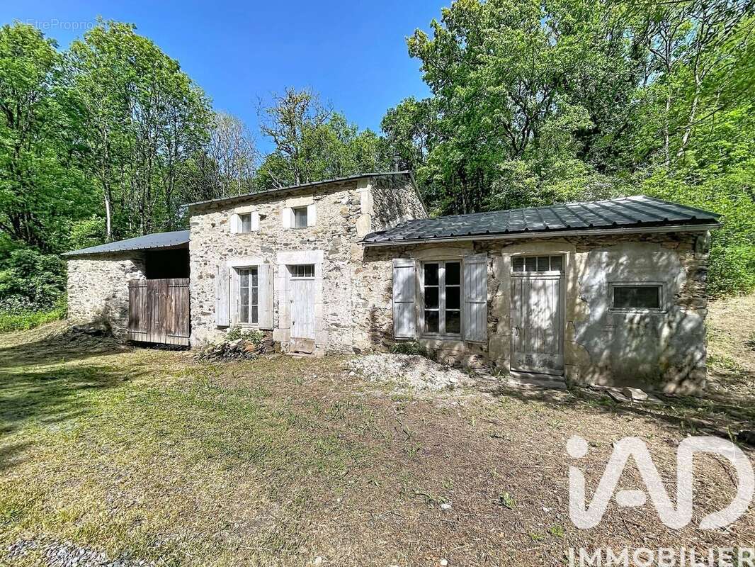 Photo 2 - Maison à LA CHAPELLE-THIREUIL