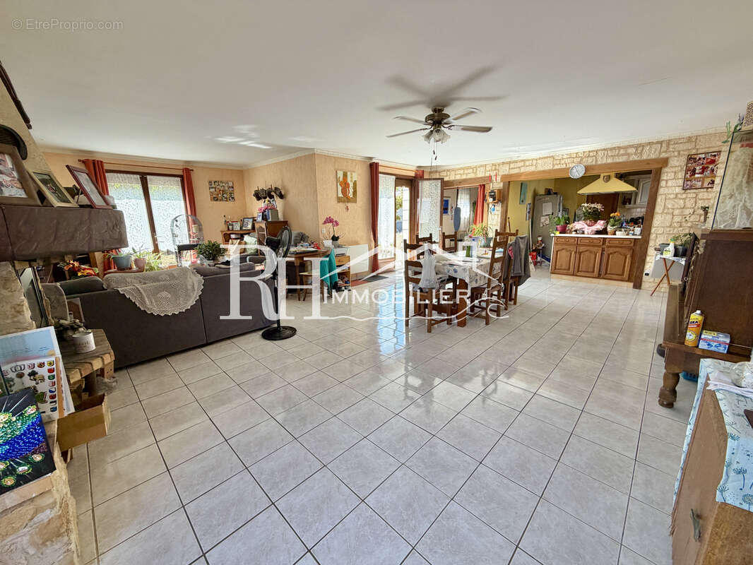 Maison 4 chambres, 1100m2 de terrain - photo 2