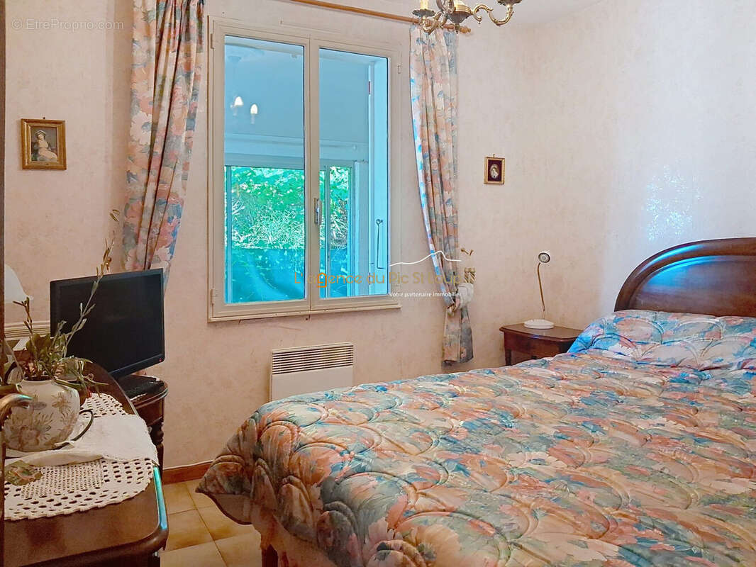 Chambre 2 côté Est - Maison à SAINT-GELY-DU-FESC