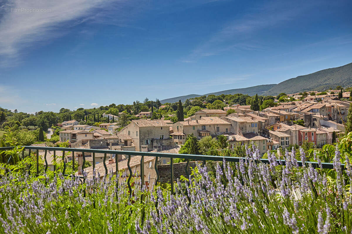 Maison à CUCURON