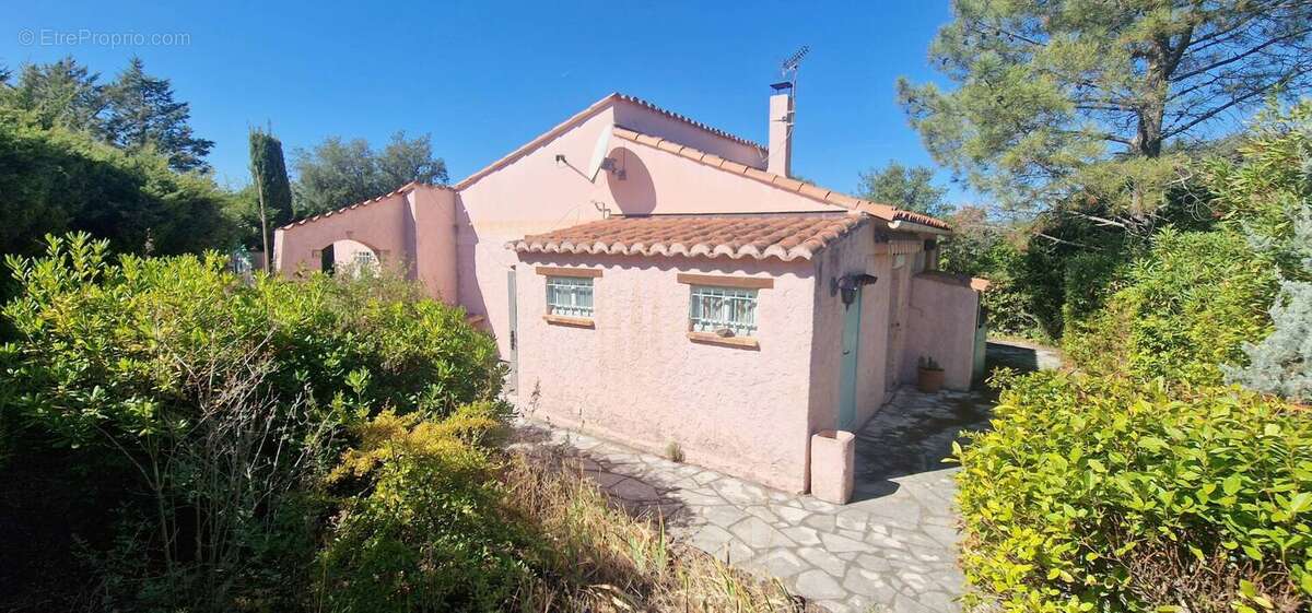 Autre à ROQUEBRUNE-SUR-ARGENS