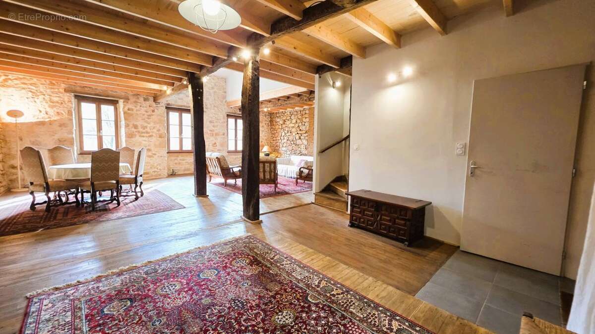 Maison à LARROQUE