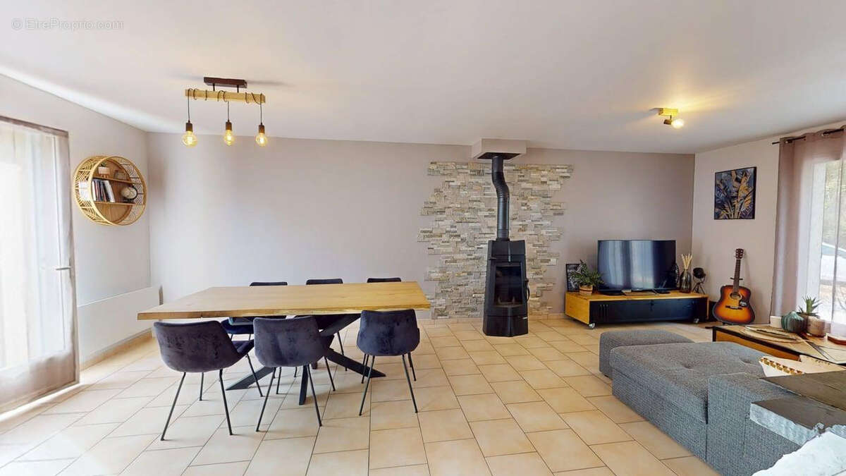 Maison à LES MONTILS