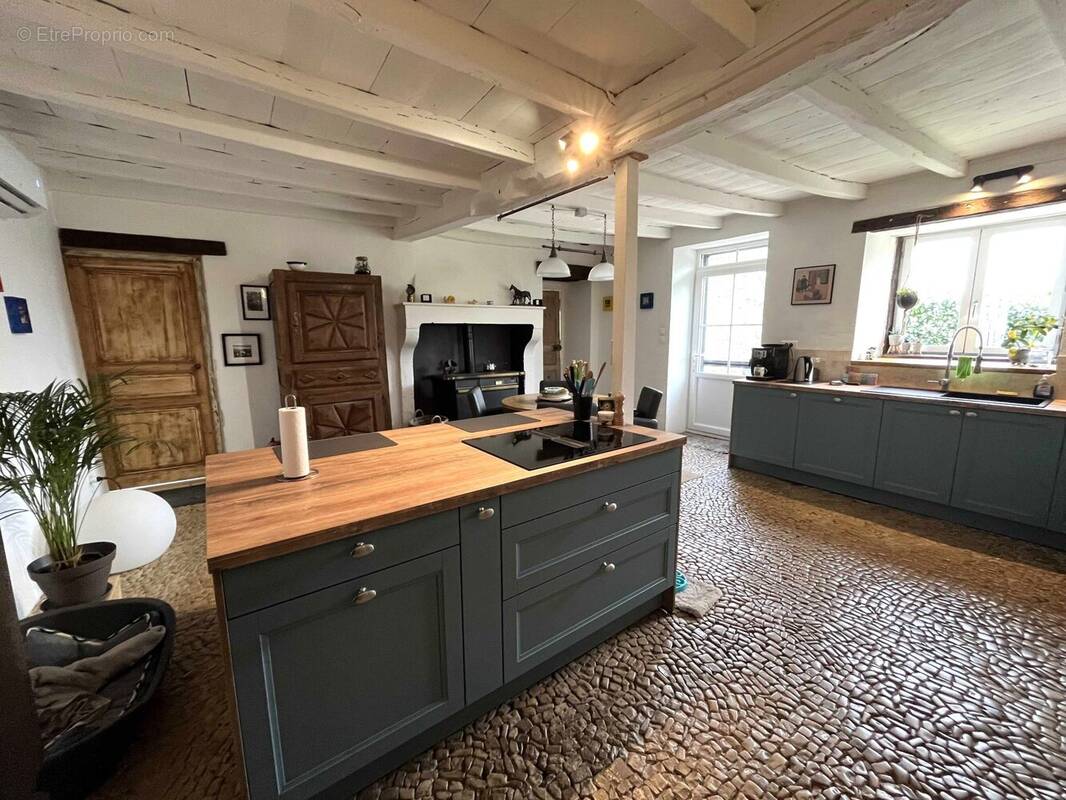 Maison à CHASSENEUIL-SUR-BONNIEURE