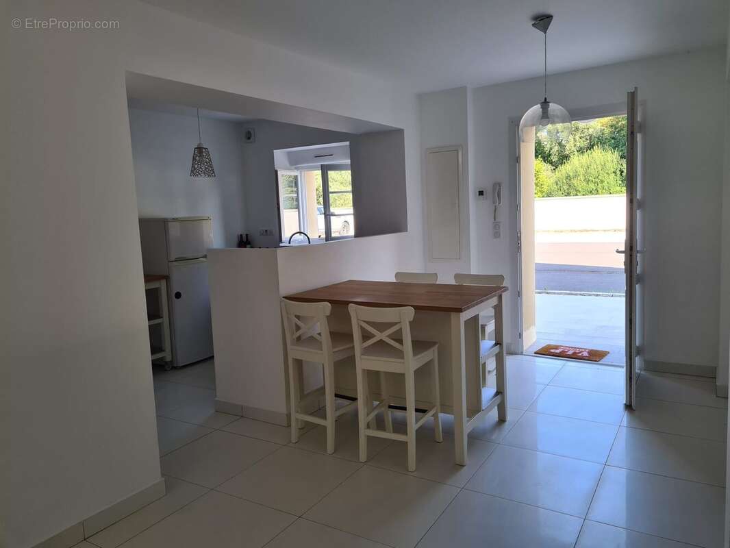 Appartement à AULNAY-SUR-MAULDRE