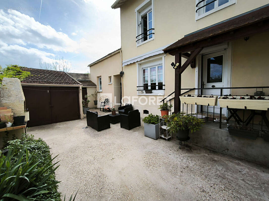 Maison à FOLLAINVILLE-DENNEMONT