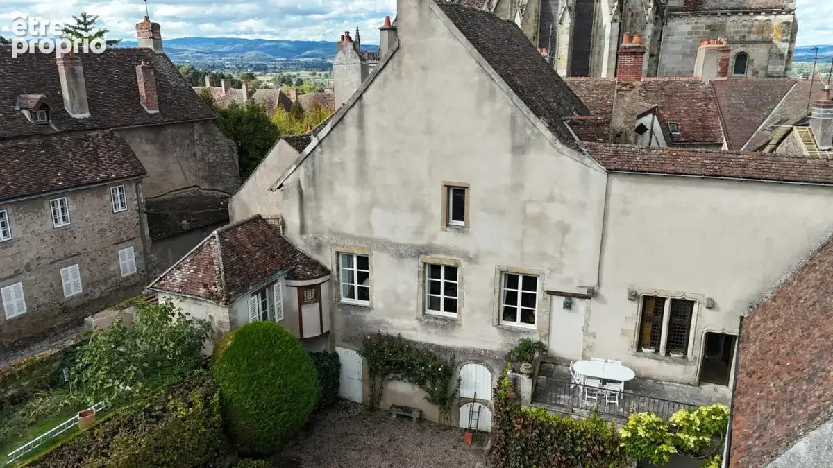 Ancienne maison Canoniale idéalement située en plein coeur historique avec jardin à la française - photo 18
