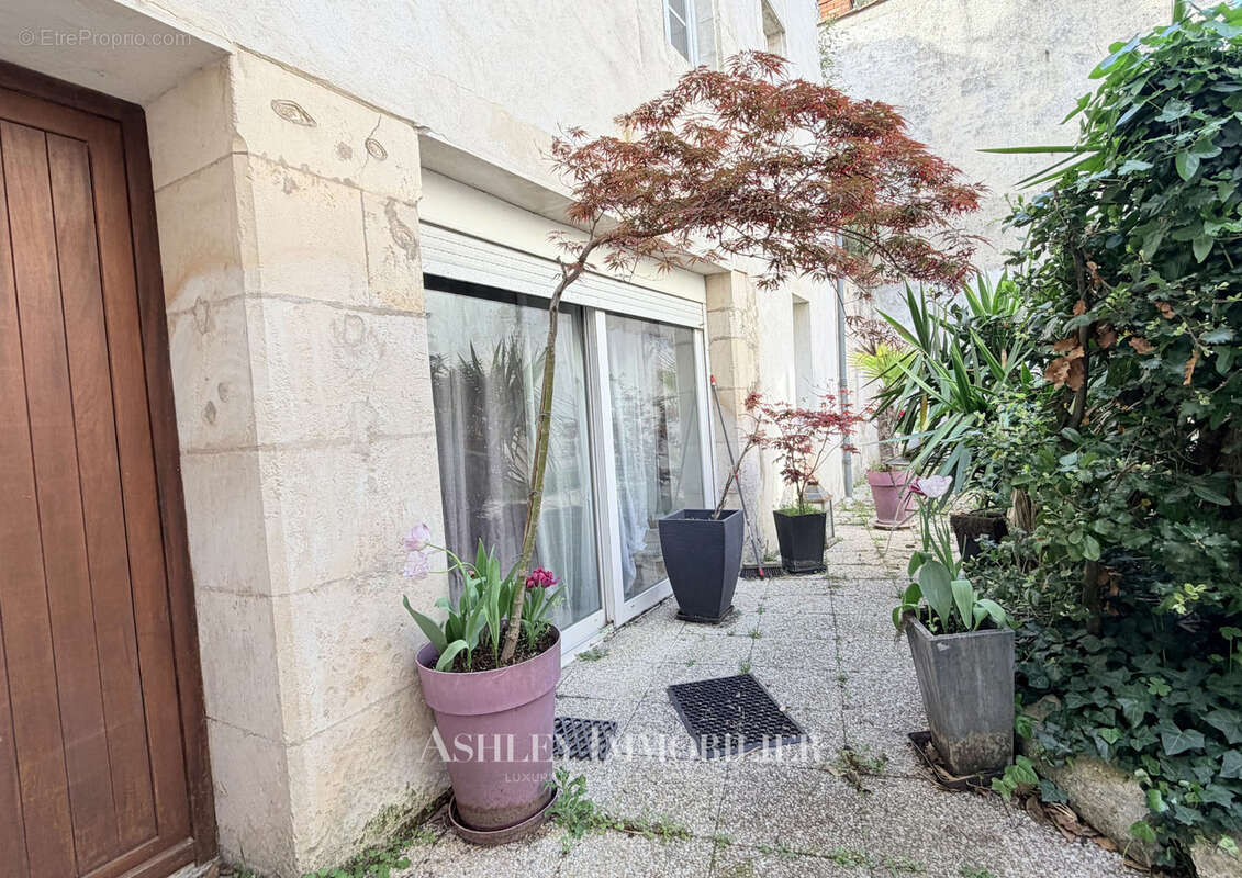 À vendre : immeuble de caractère situé à seulement 200 m du marché central de La Rochelle, comprenant 7 appart - photo 11