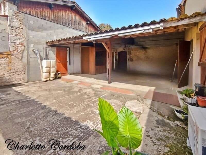 Maison à FEUGAROLLES