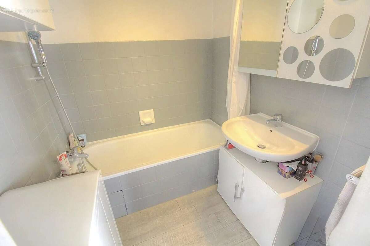 Appartement à VALLAURIS