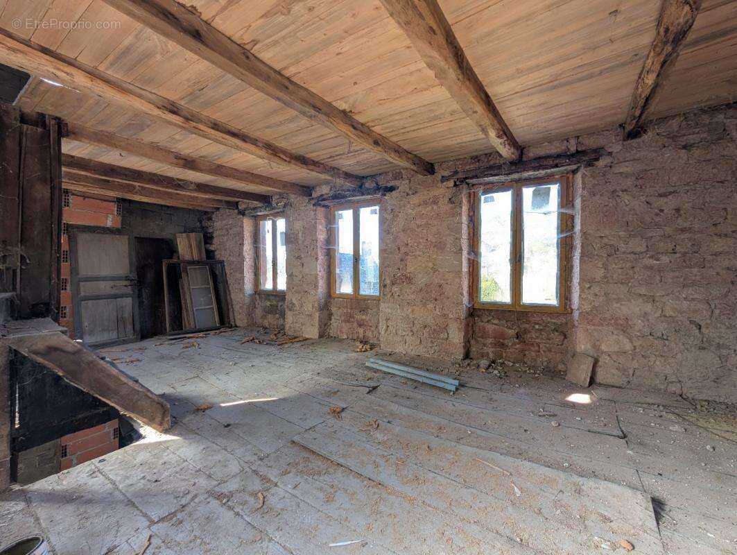 Maison à VILLECOMTAL