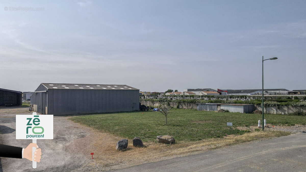 Terrain à LONGEVILLE-SUR-MER