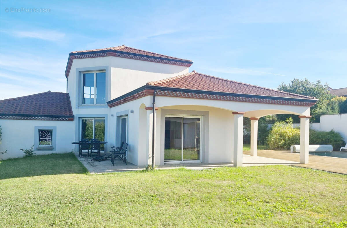 Maison à VEYRE-MONTON