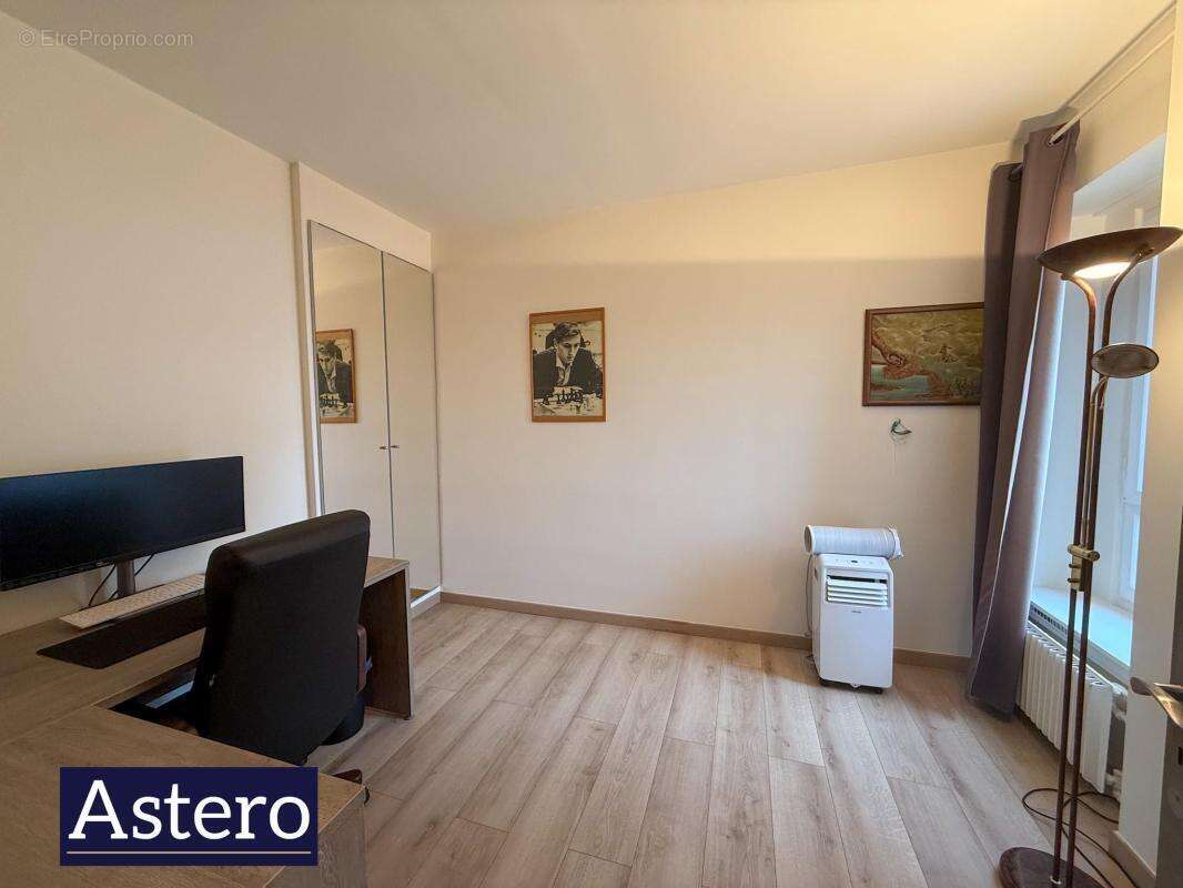 Appartement à COURBEVOIE