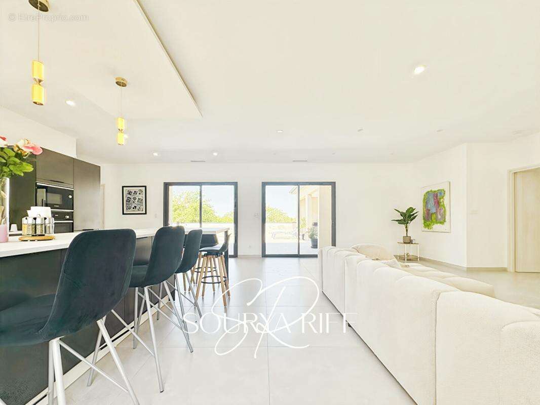 Villa 4 chambres, climatisation, piscine, sous-sol - photo 7