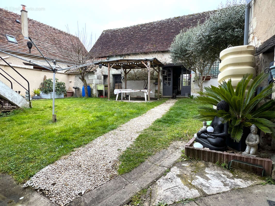 Maison à YZEURES-SUR-CREUSE