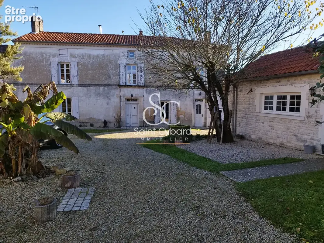 À vendre : Corps de ferme à Douzat - 7 pièces, 5 chambres - photo 5