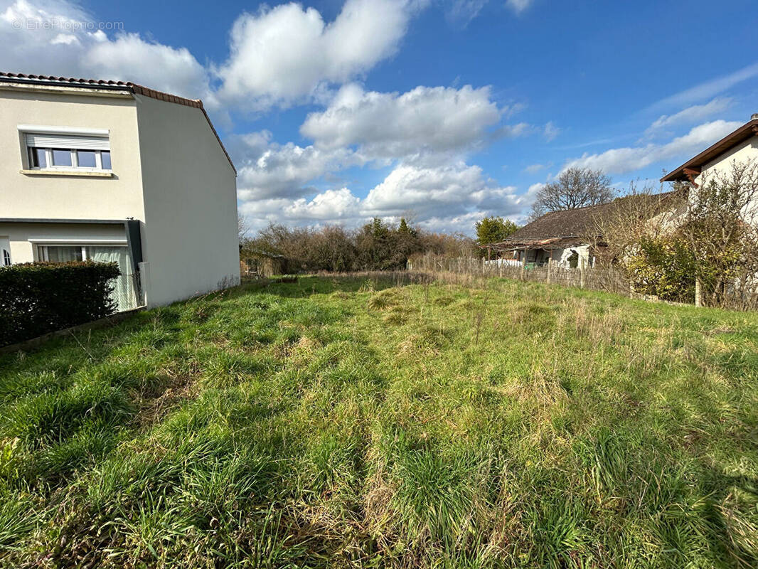 Terrain à SAINTE-EULALIE