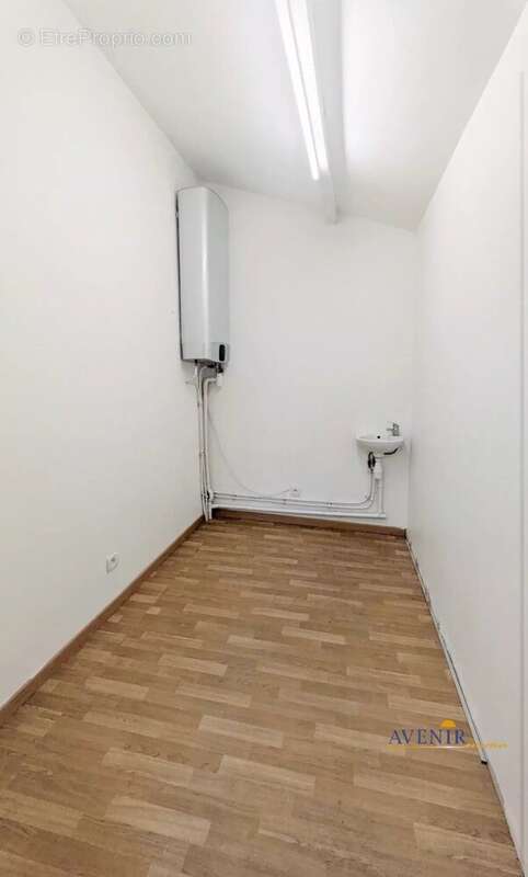 Commerce 33 m² à Plan-De-Cuques  - photo 4