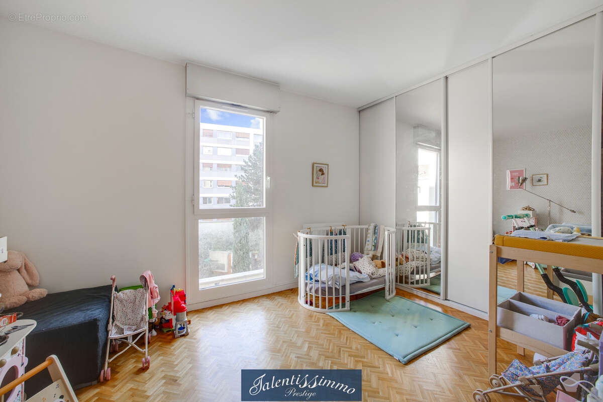 Appartement à PARIS-20E