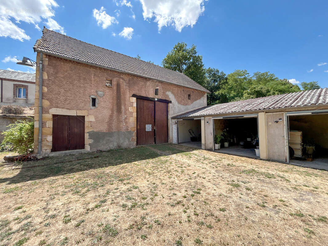 Immeuble à vendre Bézenet - photo 12