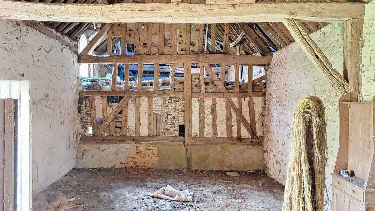 Ancien corps de ferme sur plus de 3.5 hectares - saint-ange-et-torcay - photo 14