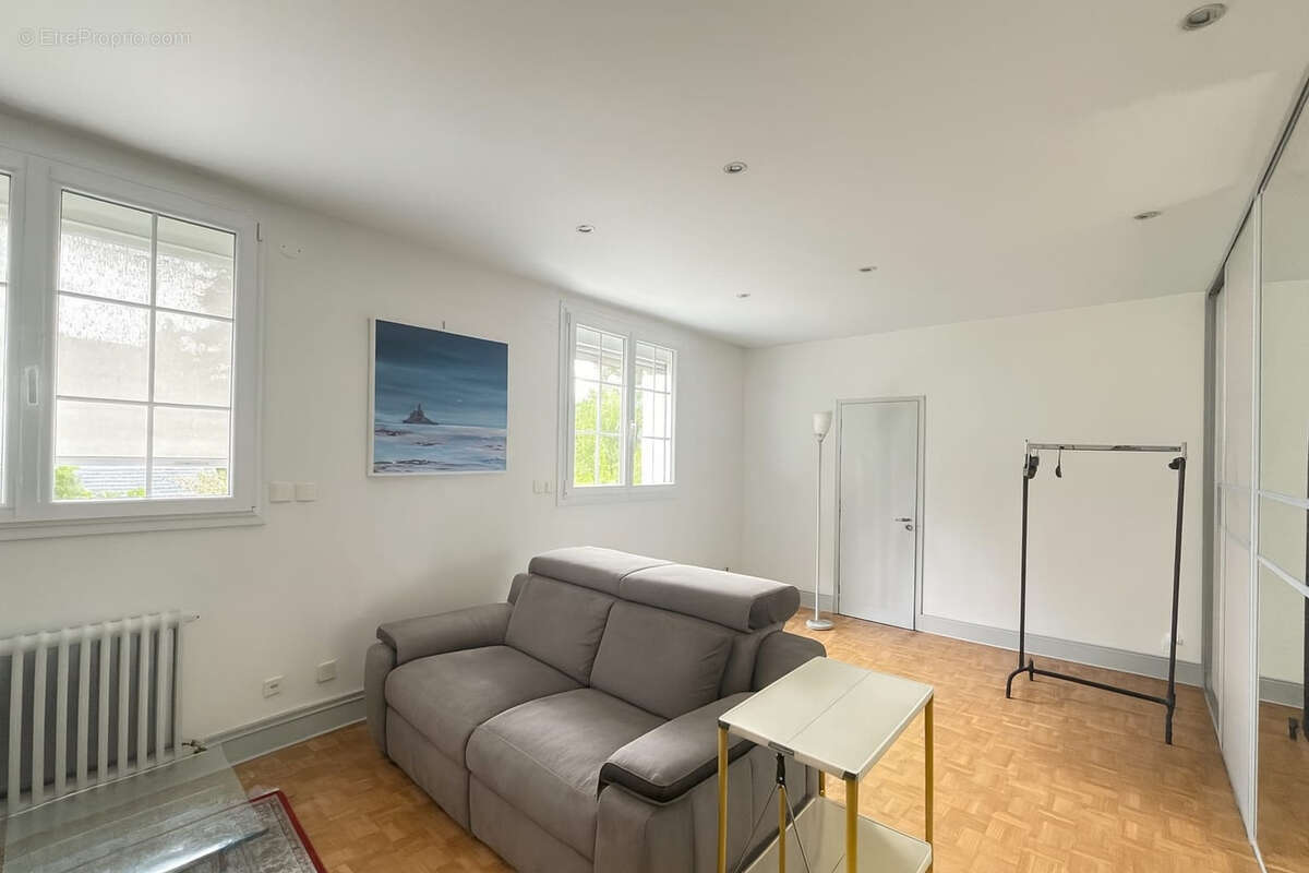 Maison à SAINT-CYR-SUR-LOIRE