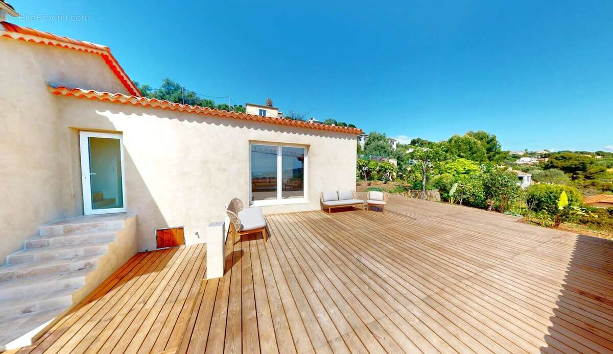 Maison à VALLAURIS