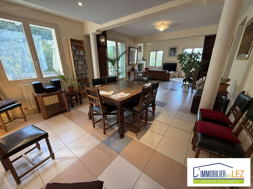 Maison 197 m² à Saint-Clement-De-Riviere  - photo 6