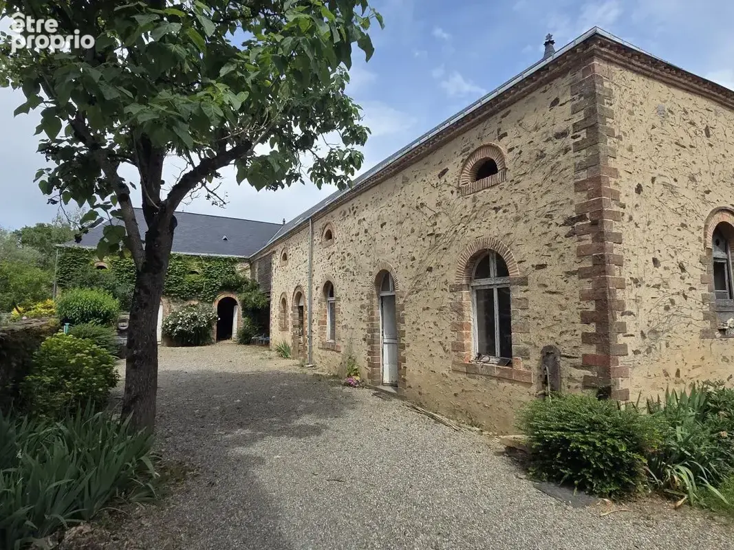 Maison 8 pièces 232 m² à vendre à Saint-Fort (53200) - photo 2