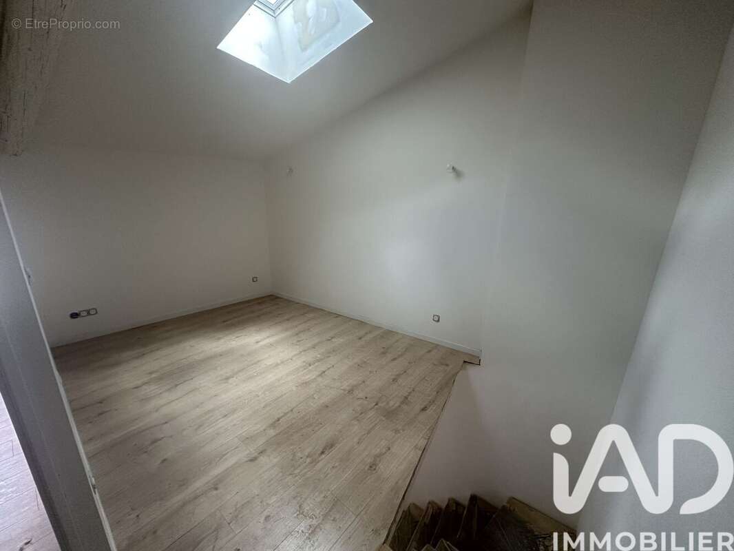 Maison 82 m² à Saint-Gilles  - photo 6