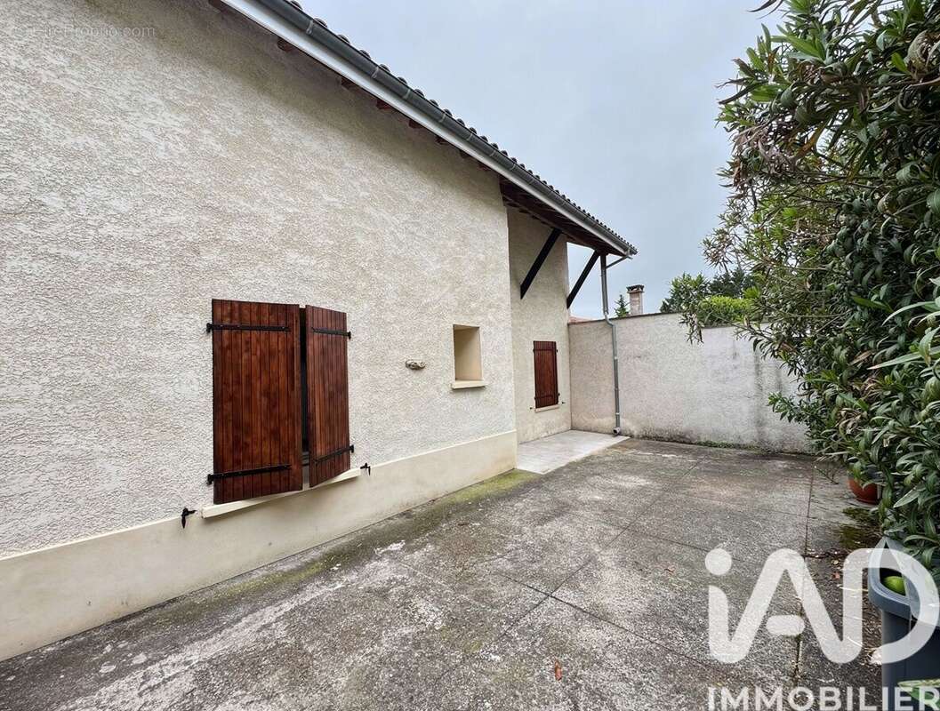 Maison 96 m² à Saint-Sulpice-De-Pommiers  - photo 3