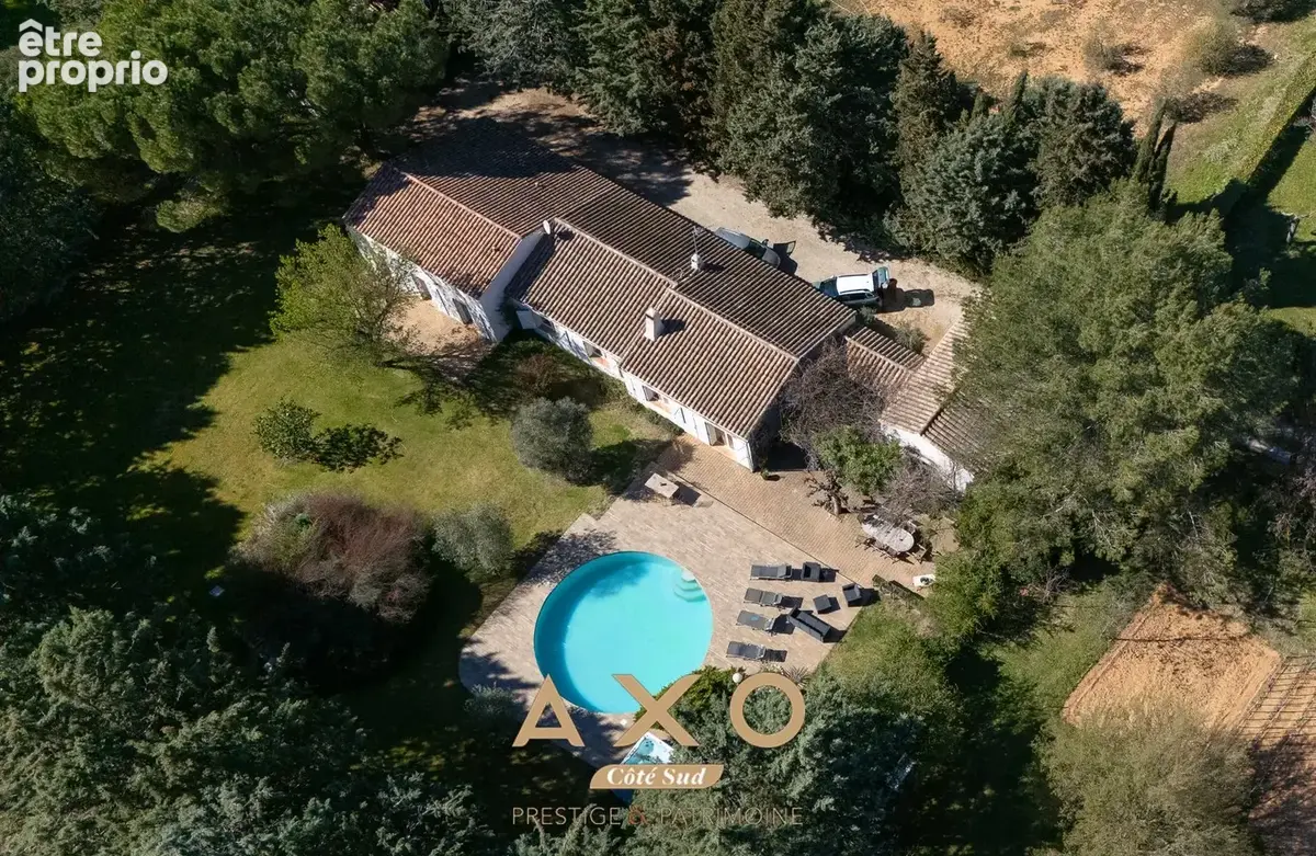 Jouques - villa t8 - plain-pied - studio indépendant - piscine - jacuzzi - 3 garages - 1 hectare - 1 029 000  - photo 2