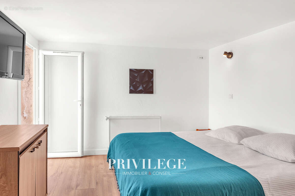 Maison à LA ROQUETTE-SUR-SIAGNE