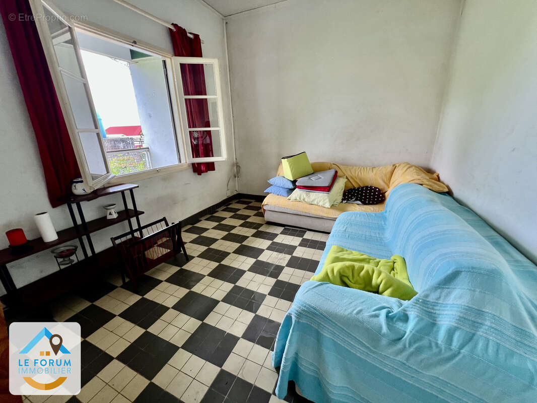 Tampon 97430 - maison t4/5 - beaux volumes - idéal investissement - quartier calme - photo 3