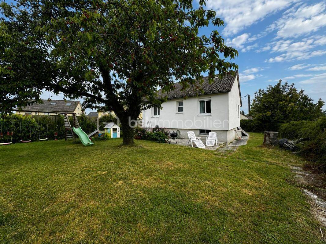 Maison à CLOS-FONTAINE