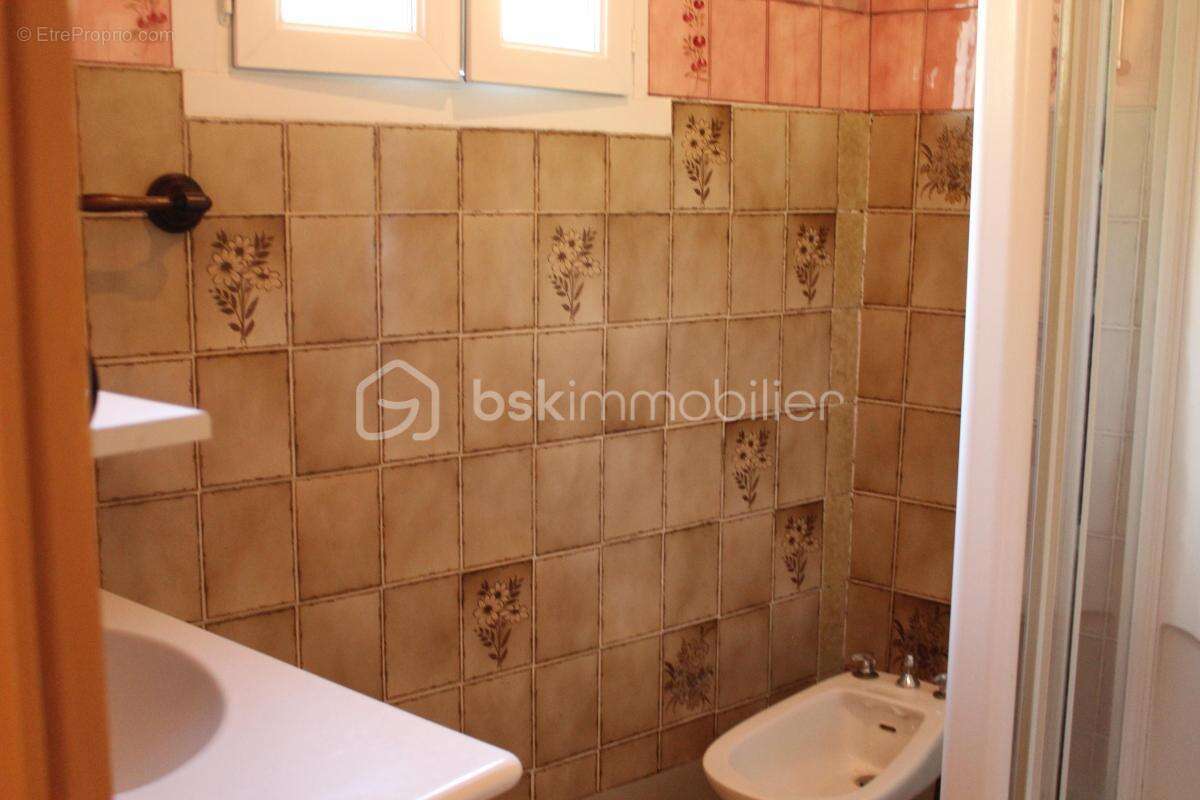 St honore - hameau de tors - maison de 88m²  - 3 chambres - salon - cuisine - sous sol complet avec garages - photo 12