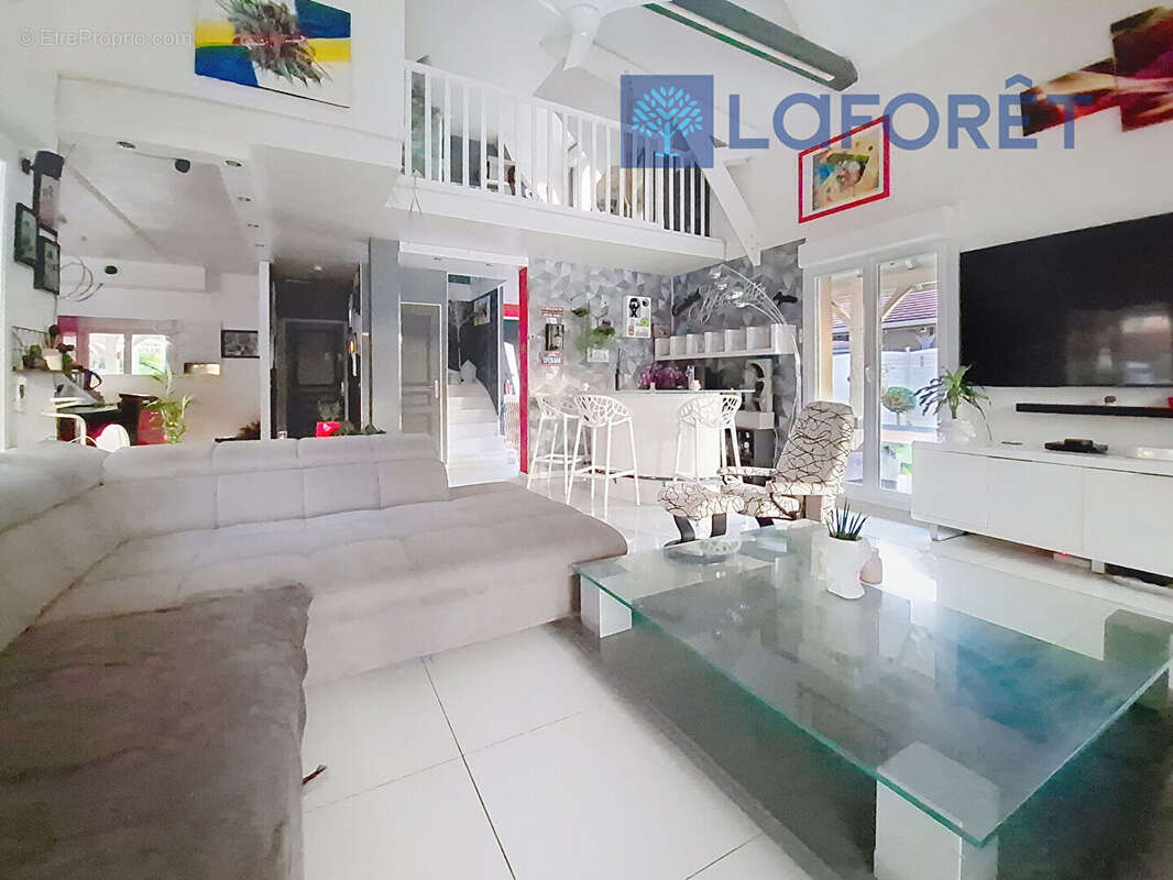 Maison à MAGNY-LE-HONGRE